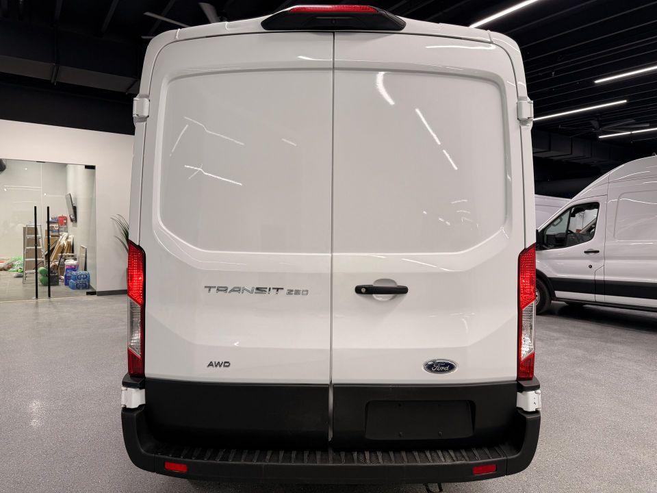 Ford Transit Cargo Van 2025 - Image 4