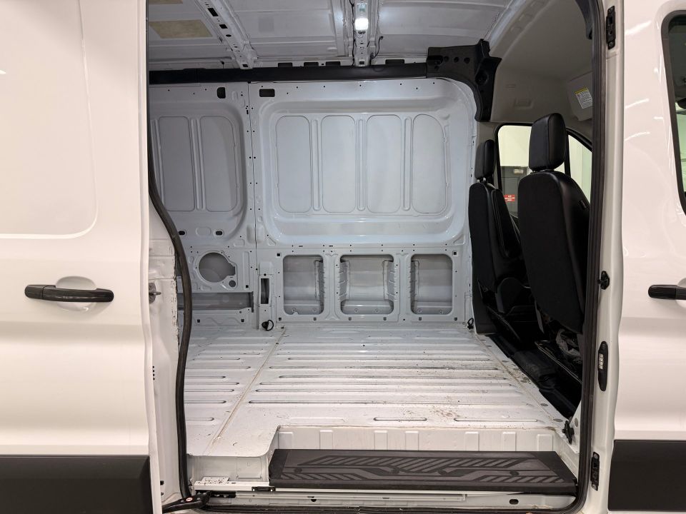 Ford Transit Cargo Van 2025 - Image 13