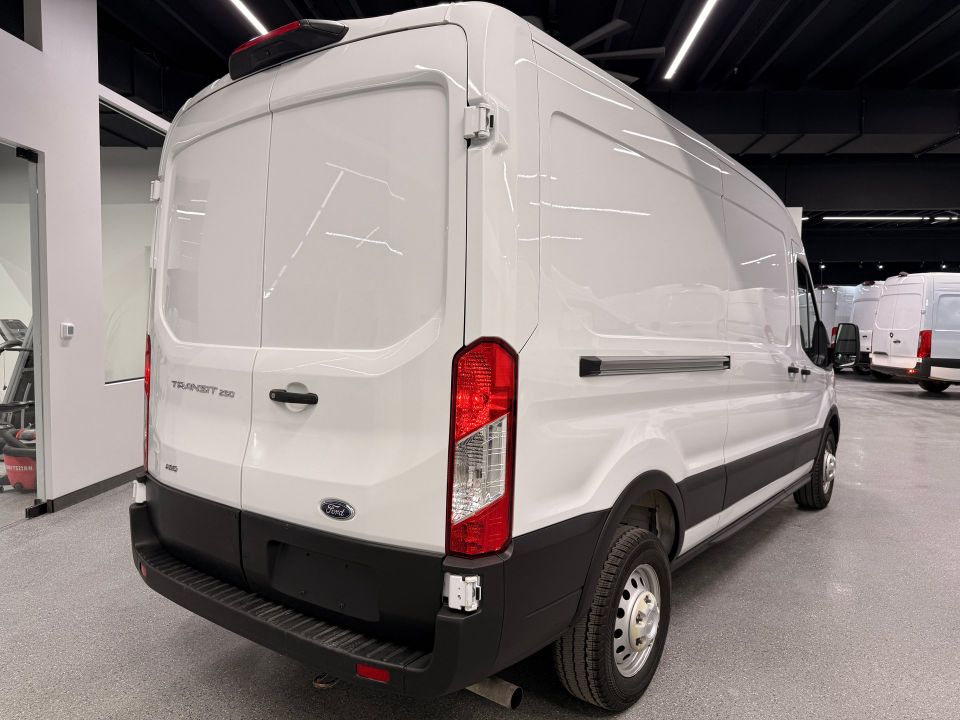 Ford Transit Cargo Van 2025 - Image 5