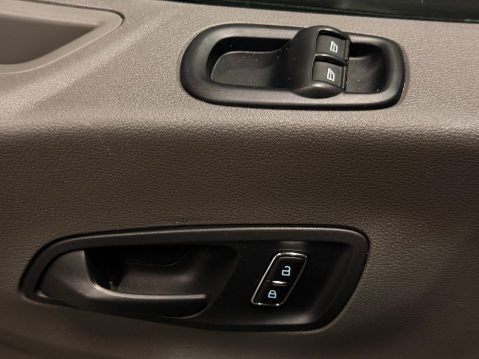 Ford Transit Cargo Van 2025 - Image 25
