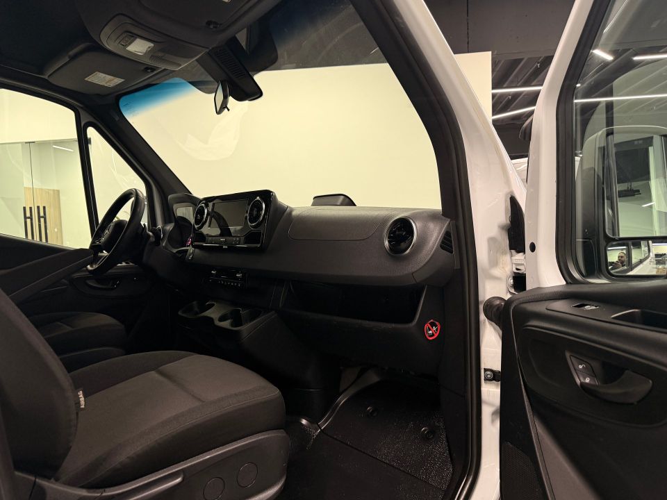 Mercedes-Benz Sprinter Passenger Van 2025 - Image 11