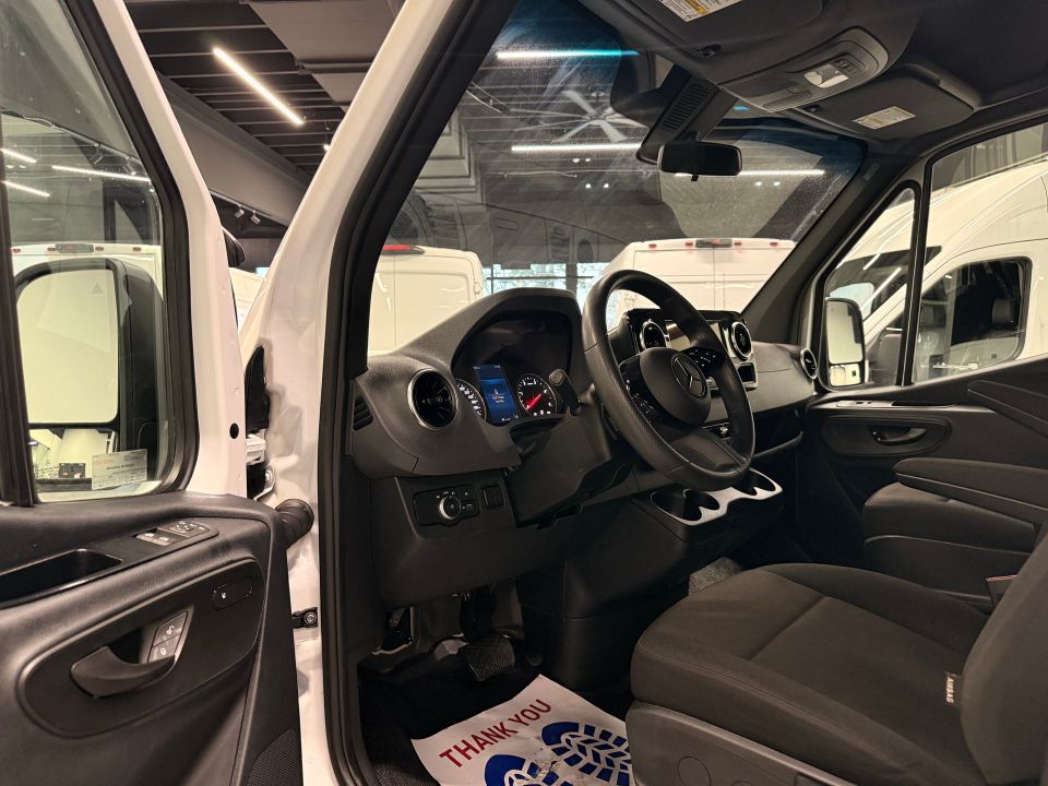 Mercedes-Benz Sprinter Passenger Van 2025 - Image 10
