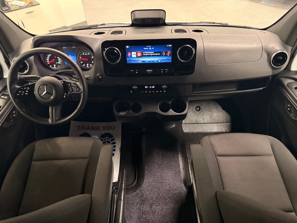 Mercedes-Benz Sprinter Passenger Van 2025 - Image 17