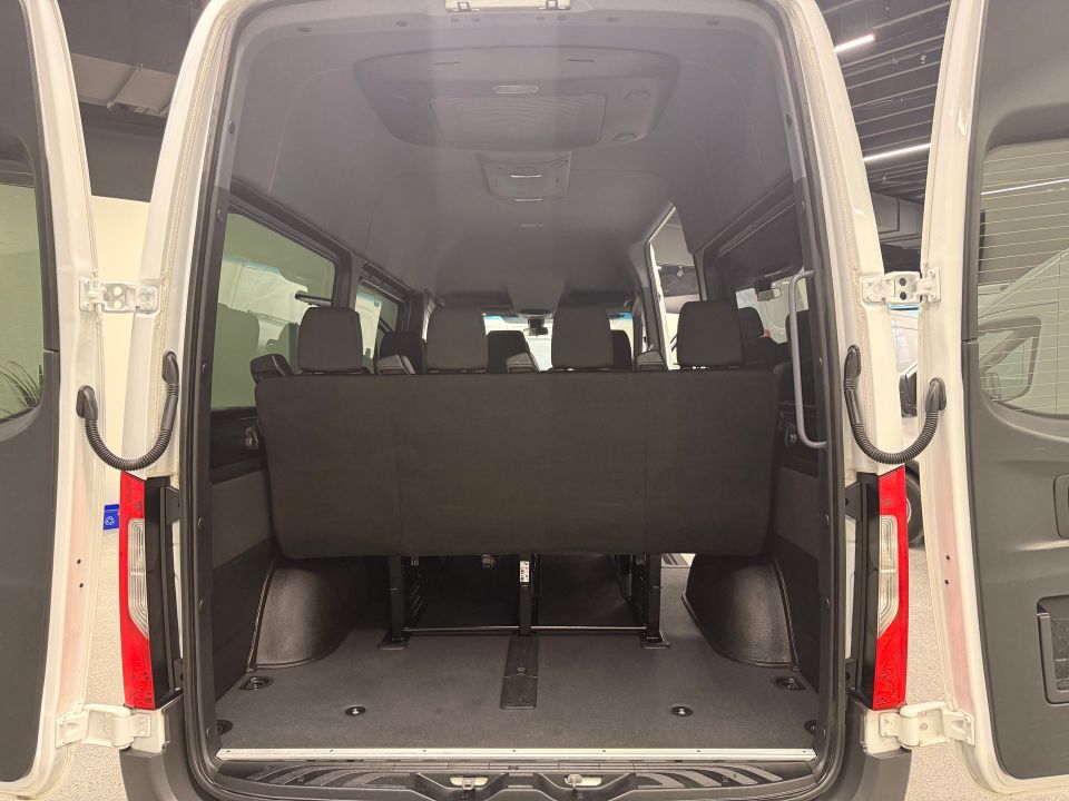 Mercedes-Benz Sprinter Passenger Van 2025 - Image 28