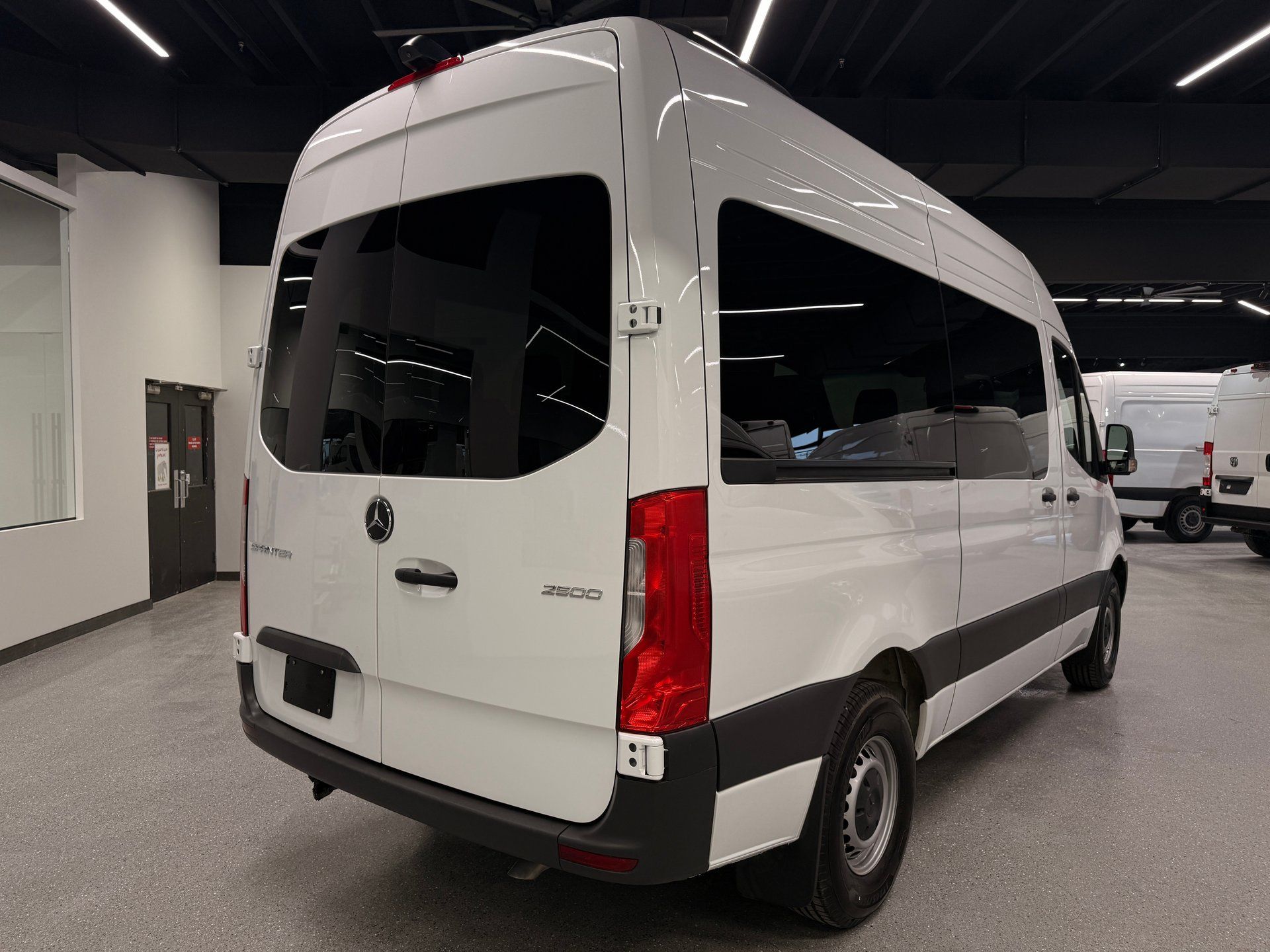 Mercedes-Benz Sprinter Passenger Van 2025 - Thumbnail 5