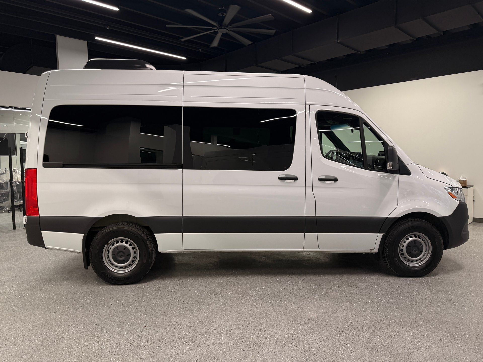 Mercedes-Benz Sprinter Passenger Van 2025 - Thumbnail 6