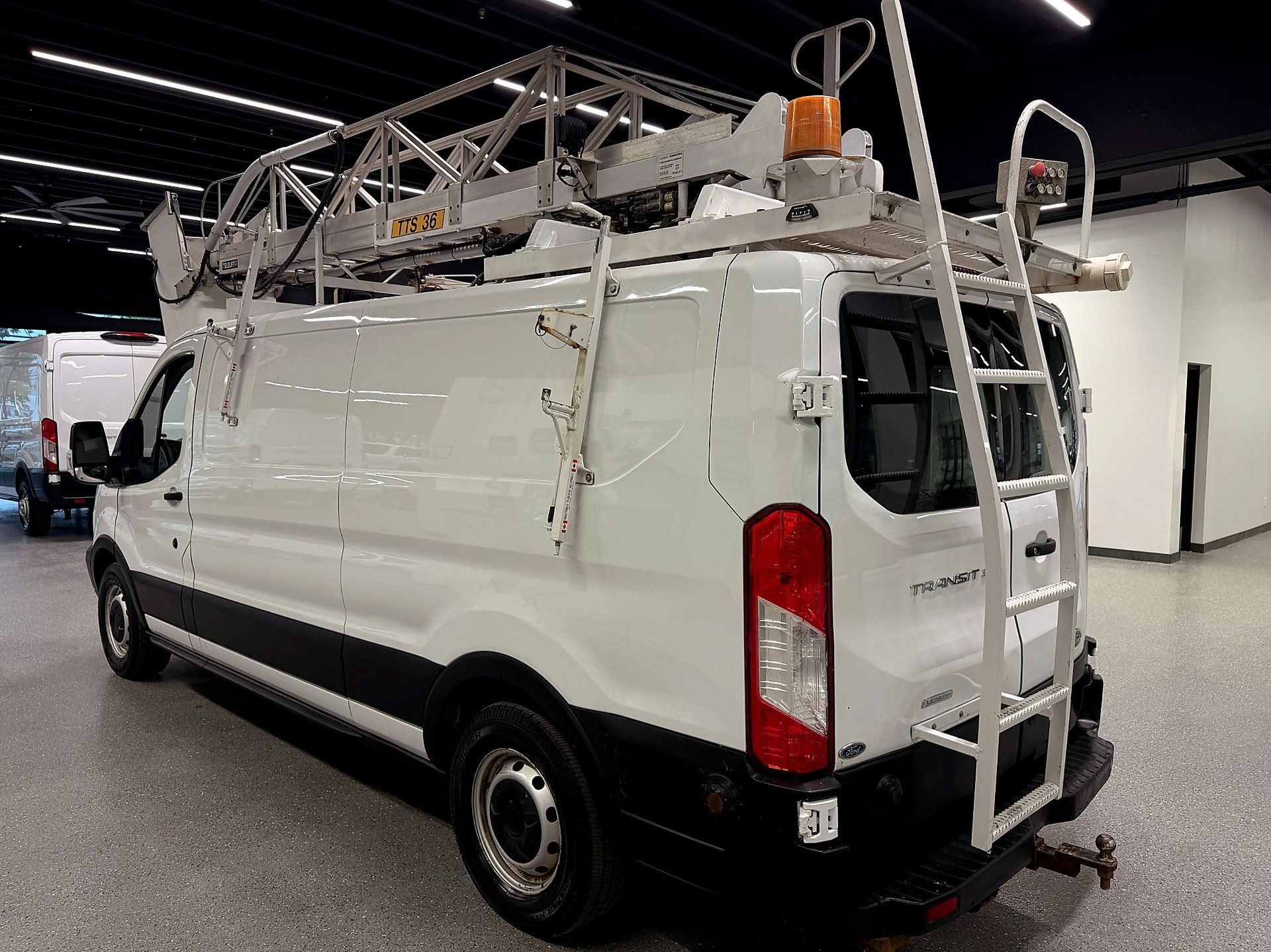 Ford Transit Cargo Van 2019 - Thumbnail 3