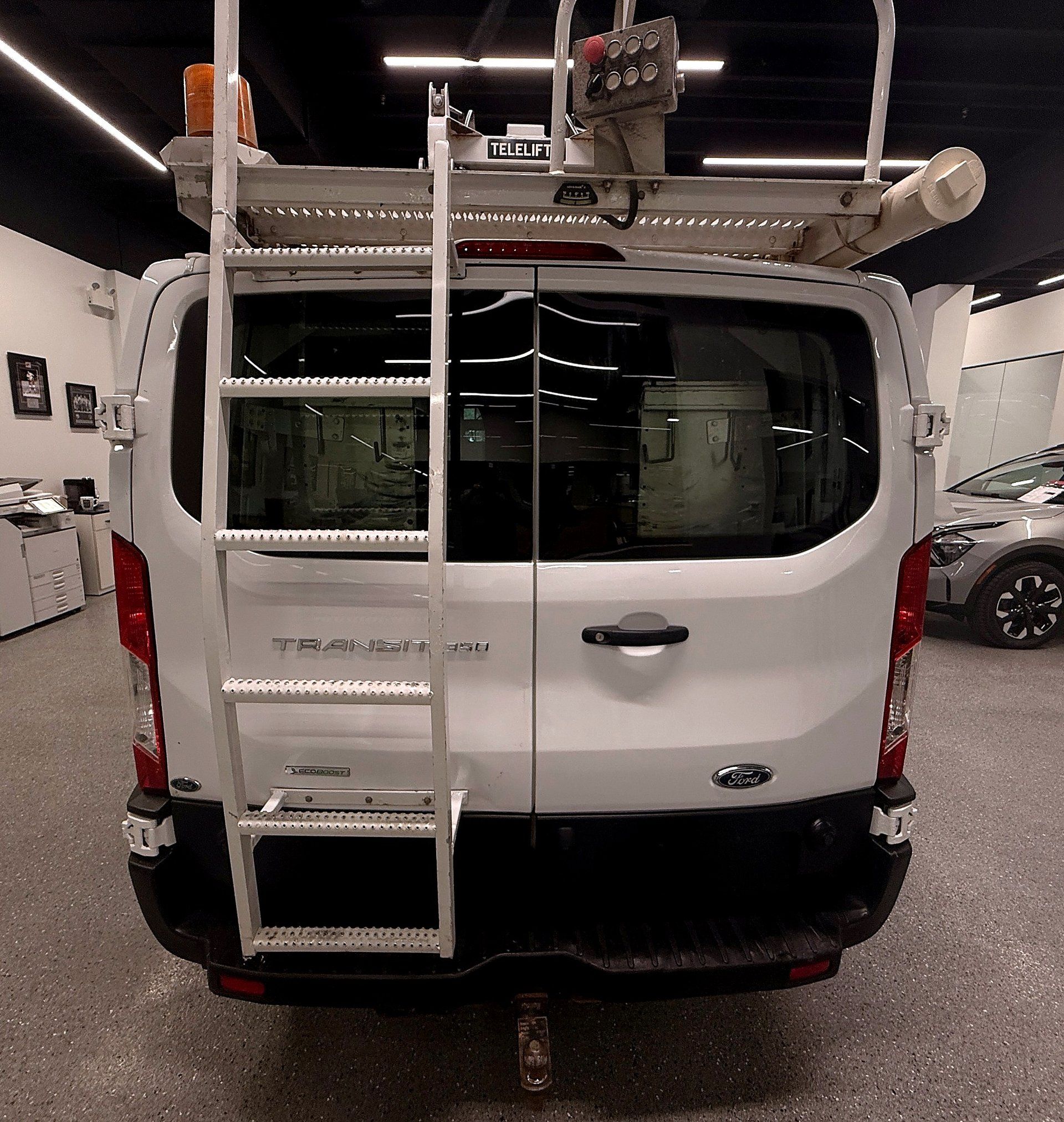 Ford Transit Cargo Van 2019 - Thumbnail 4