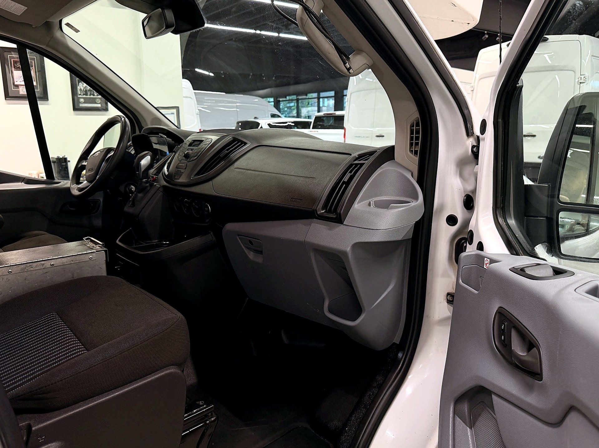 Ford Transit Cargo Van 2019 - Thumbnail 16