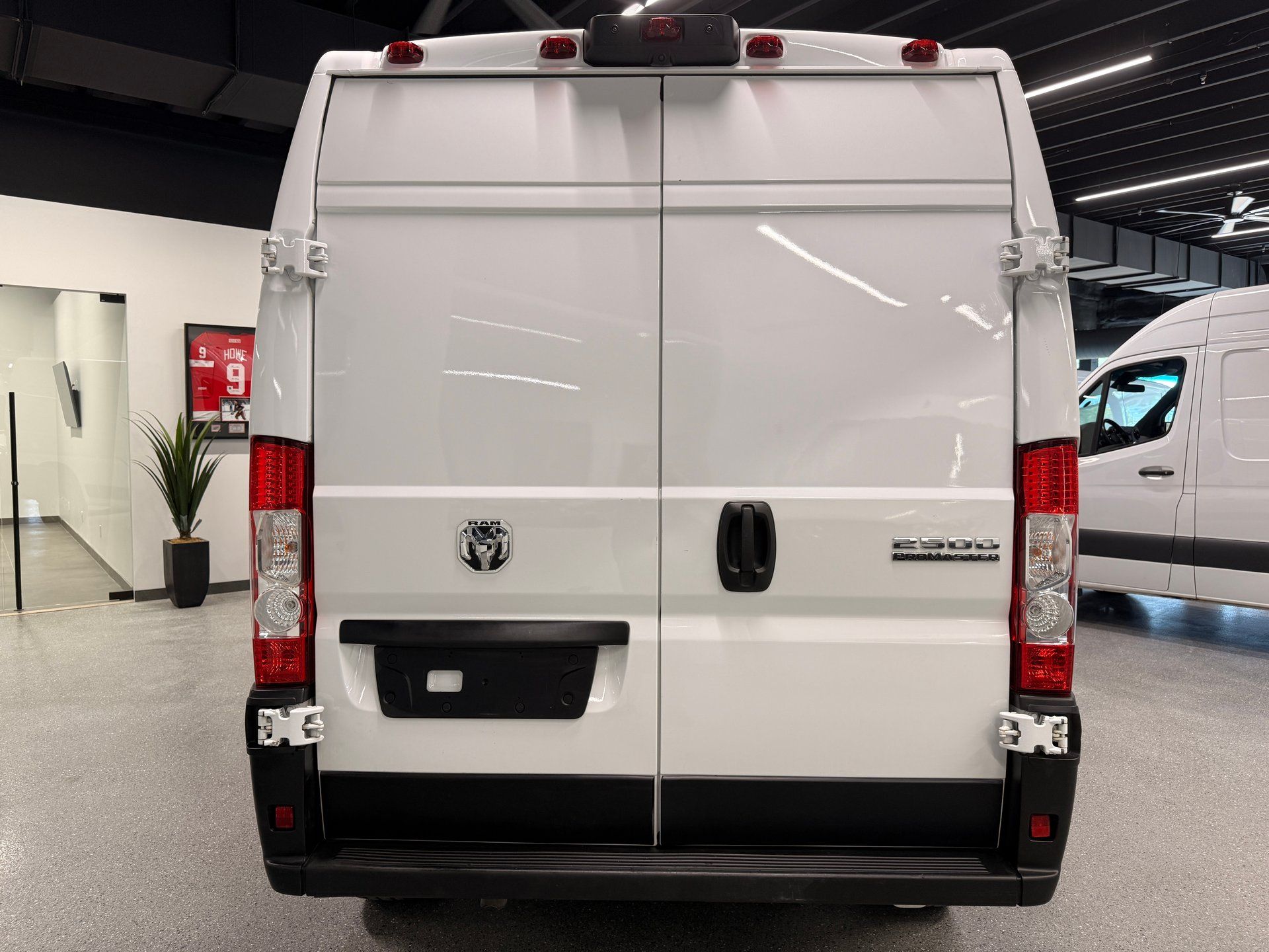 Ram ProMaster 2500 2025 - Thumbnail 4