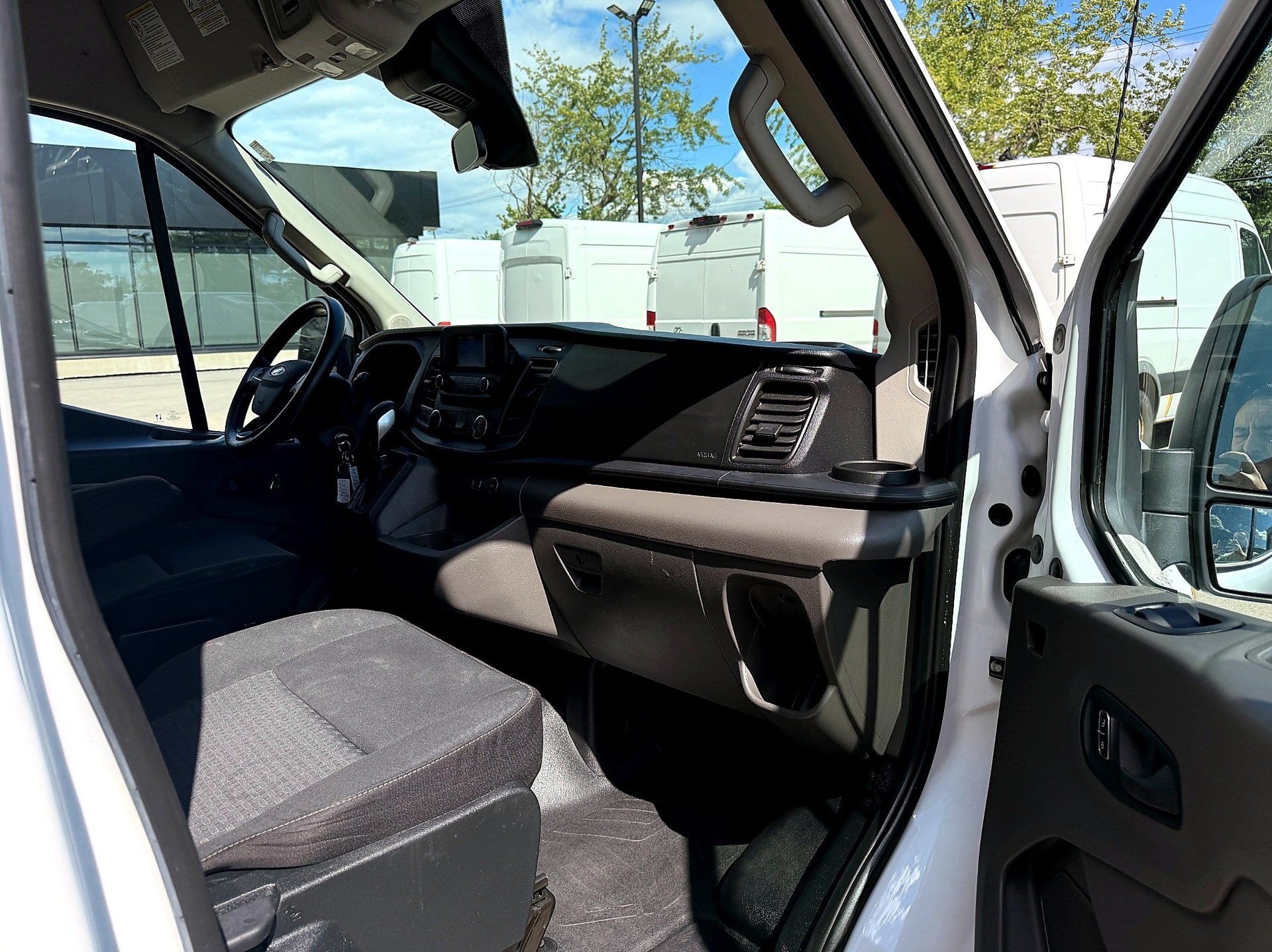 Ford Transit Cargo Van 2022 - Thumbnail 10