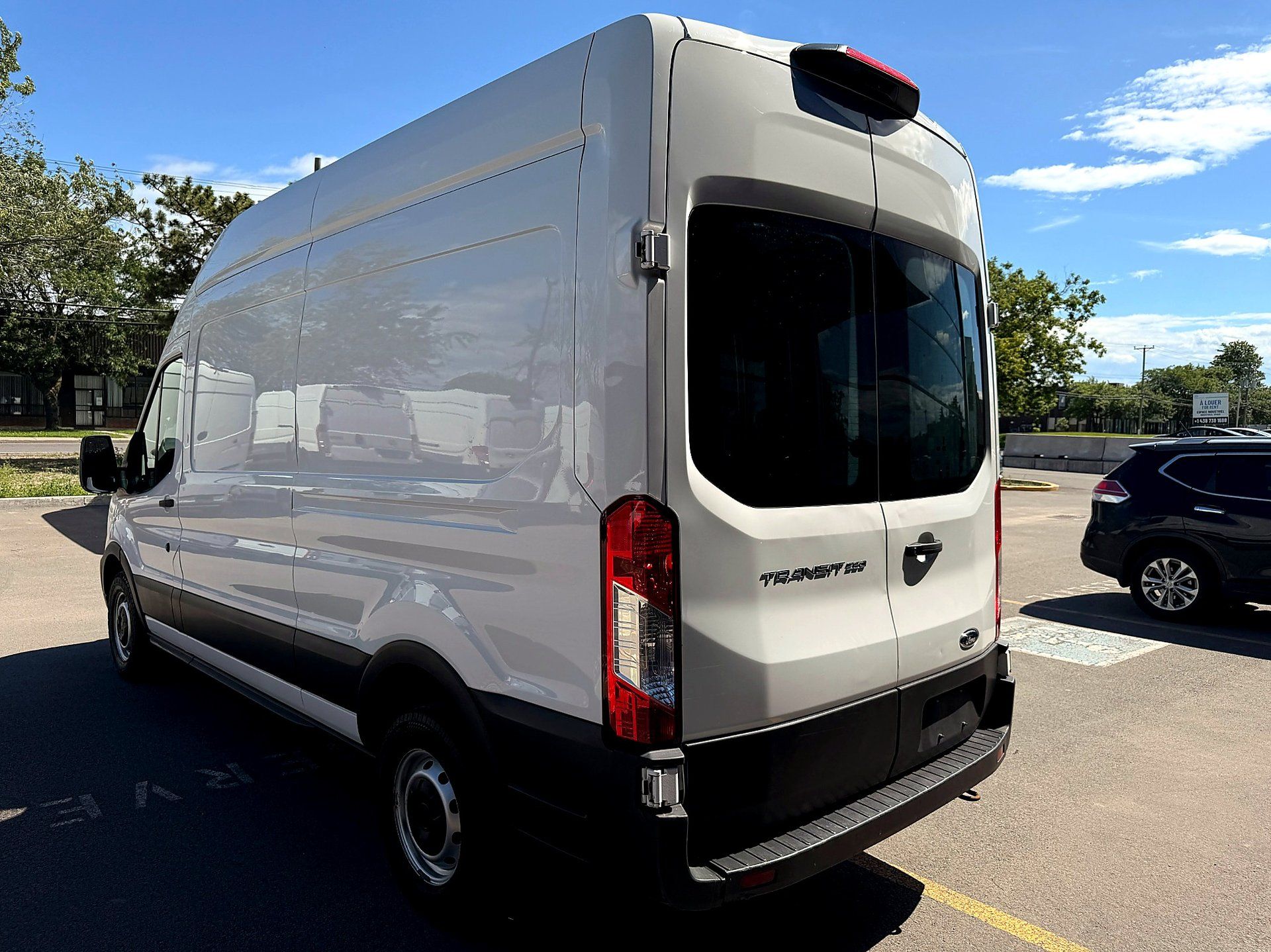 Ford Transit Cargo Van 2022 - Thumbnail 3