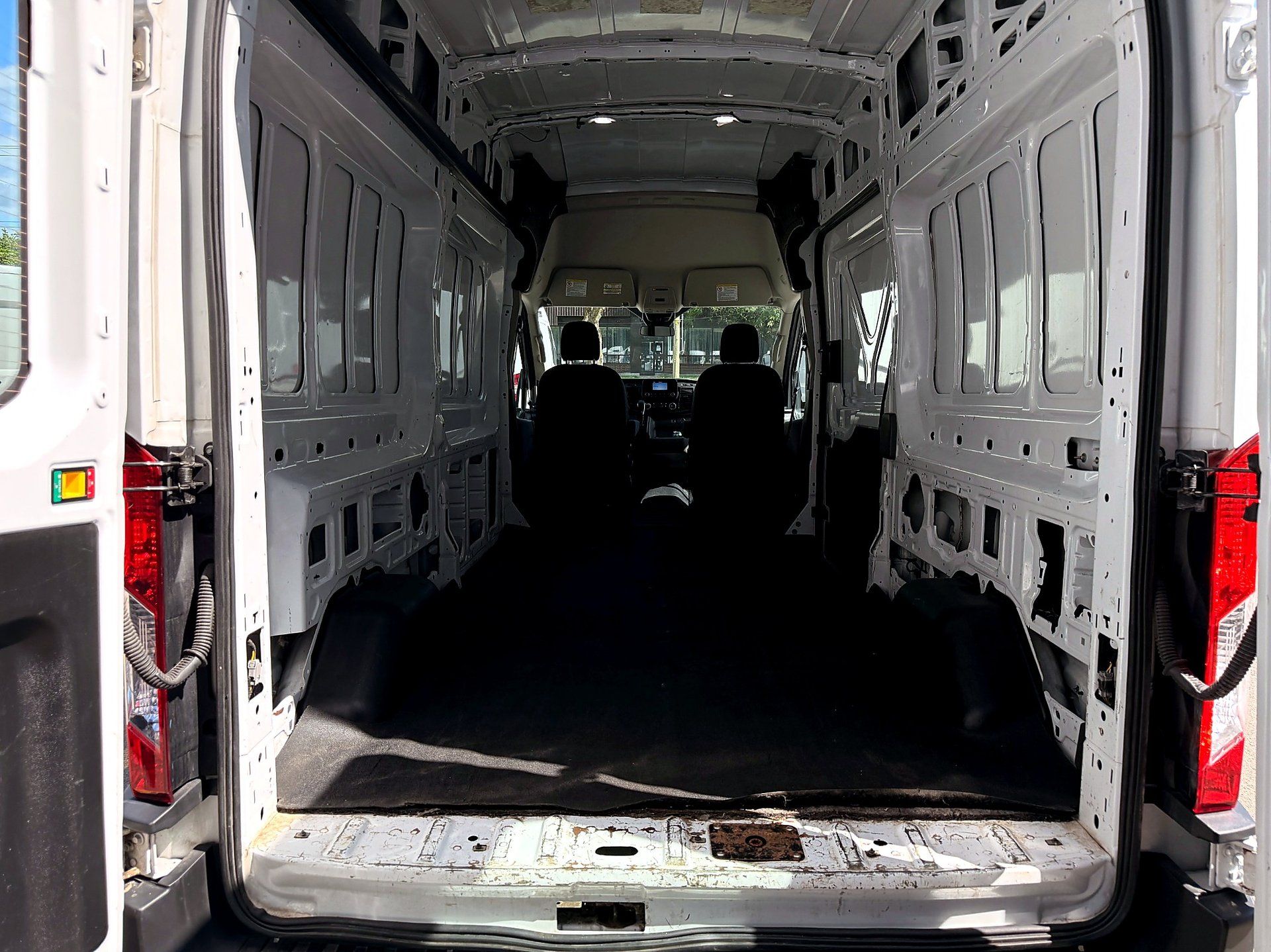 Ford Transit Cargo Van 2022 - Thumbnail 12