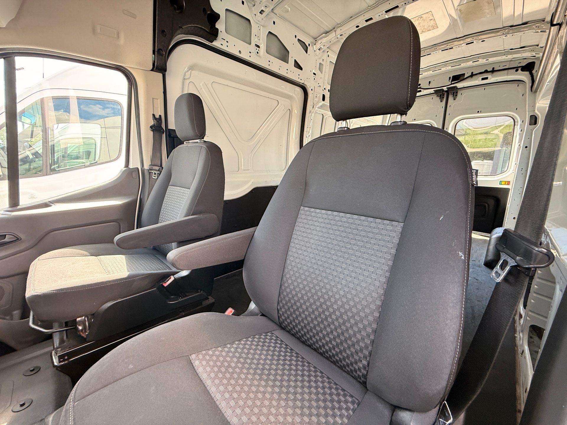 Ford Transit Cargo Van 2022 - Thumbnail 24